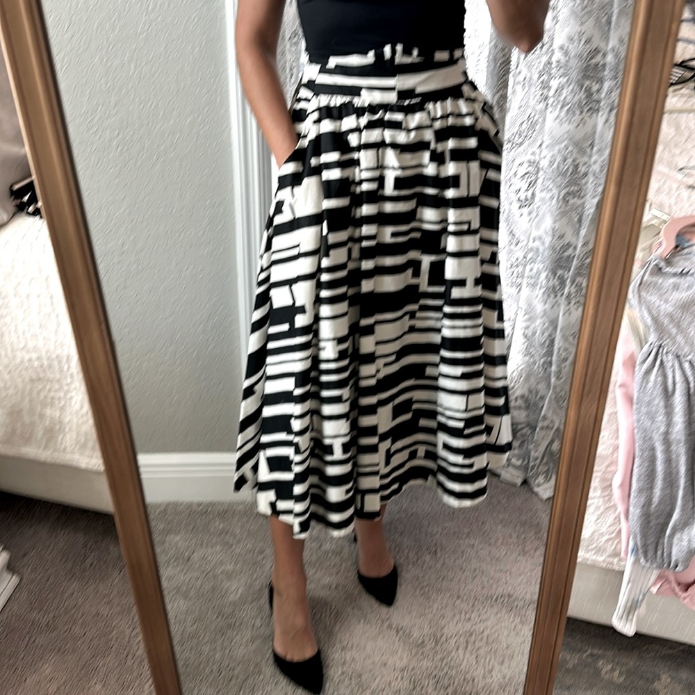 NWT New York & Company black and white A line full midi skirt size 2